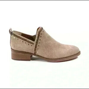 Anthropologie Latigo Dallis Boots in Taupe size 9.